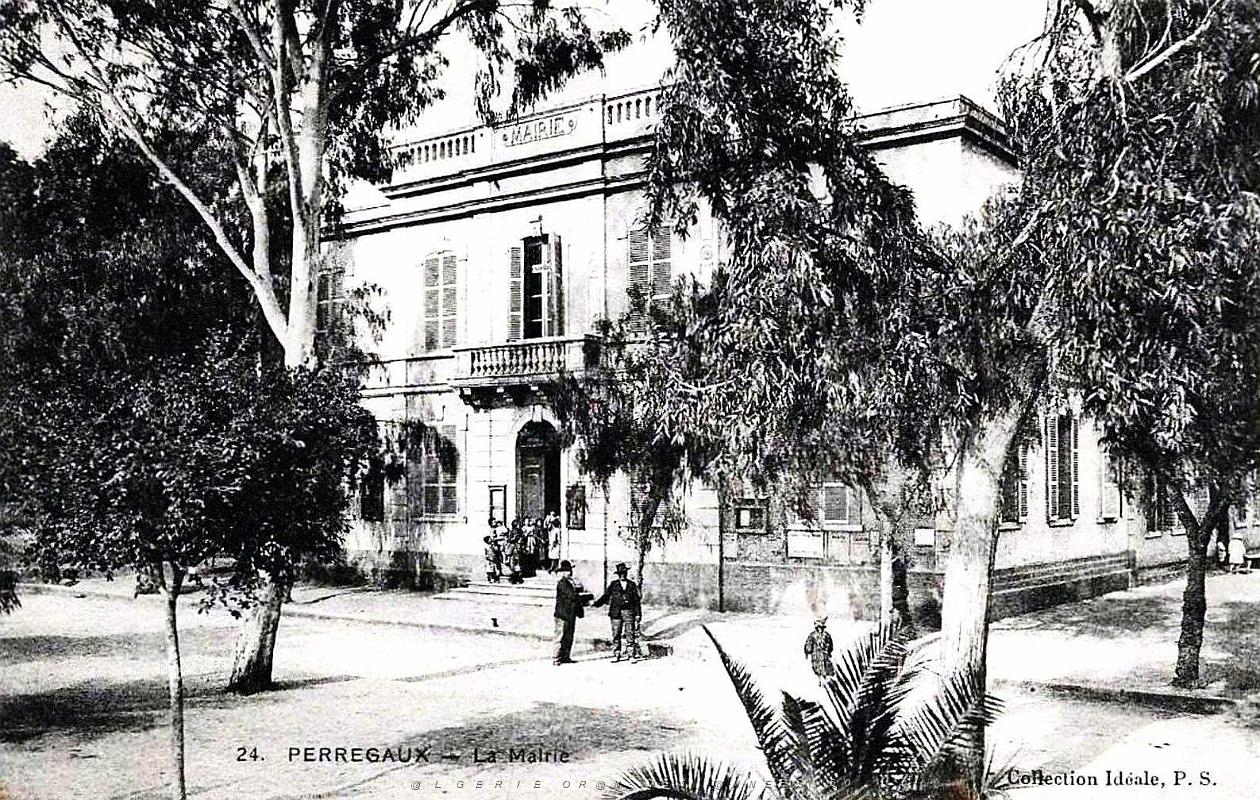 Perregaux - La Mairie.jpg